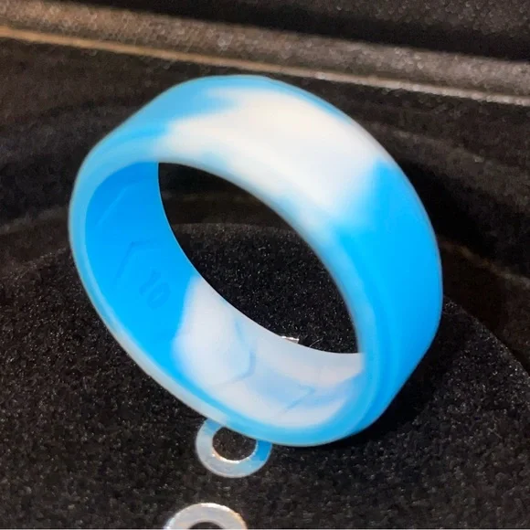 NEW Men’s Cloud Blue Lightweight Silicone Universal Ring (Size 10) - Picture 1 of 5